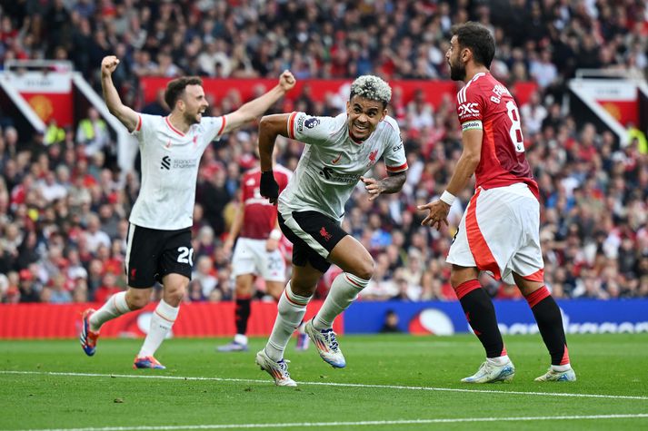 Luis Diaz fagnar hér öðru af mörkum sínum á Old Trafford í dag.