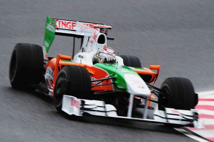 Adrian Sutil á Force India var fljóastur í bleytunni á Suzuka brautini í morgun.