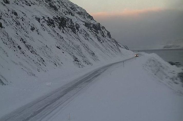 Úr vefmyndavél Vegagerðarinnar við Súðavíkurhlíð klukkan 14:25.