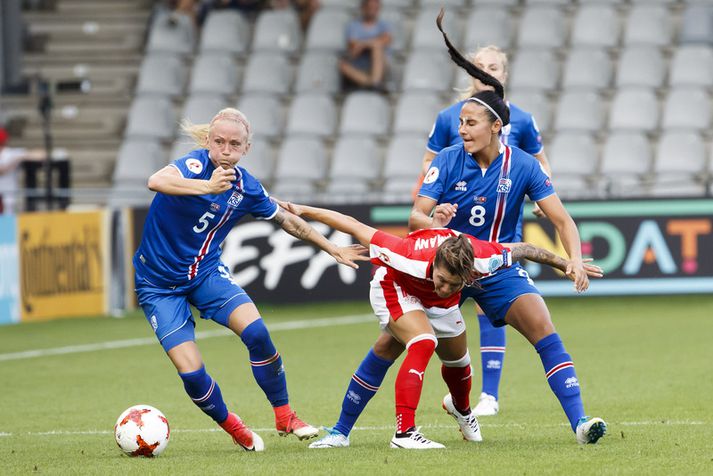 Gunnhildur Yrsa Jónsdóttir í leik með landsliðinu á EM.