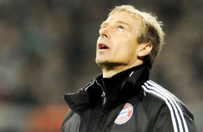 Jurgen Klinsmann horfir gáttaður til himins eftir enn ein vonbrigðin hjá Bayern í deildinni