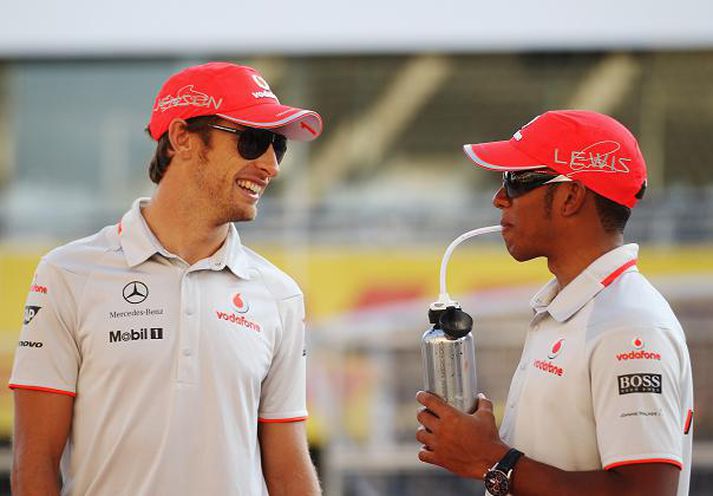 Jenson Button og Lewis Hamilton hjá McLaren eru í slagnum um meistaratitilinn.