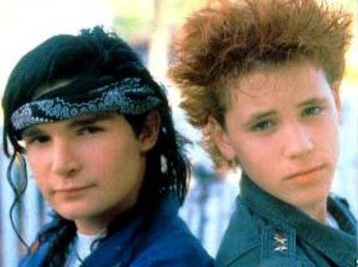 Corey Haim á sínum yngri árum með félaga sínum og nafna Corey Feldman.