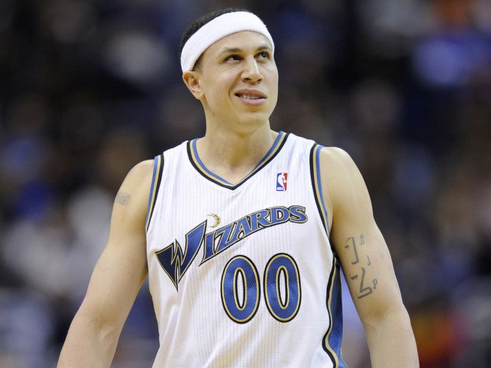 Mike Bibby lék aðeins tvo leiki með Wizards.