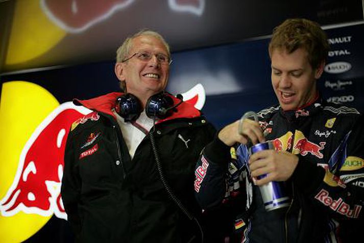 Helmut Marko og Sebastian Vettel geta verið ánægðir með afraksturs dagsins í Barcelona í dag.. Marko er eigandi Red Bull samsteypunnar og F1 keppnisliðsins.