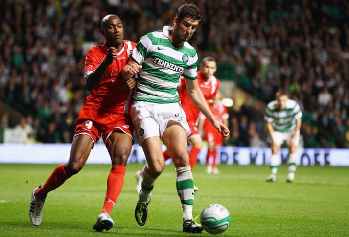 Joe Ledley og Jose Goncalves í baráttu í fyrri leik liðanna á Celtic Park í Skotlandi.