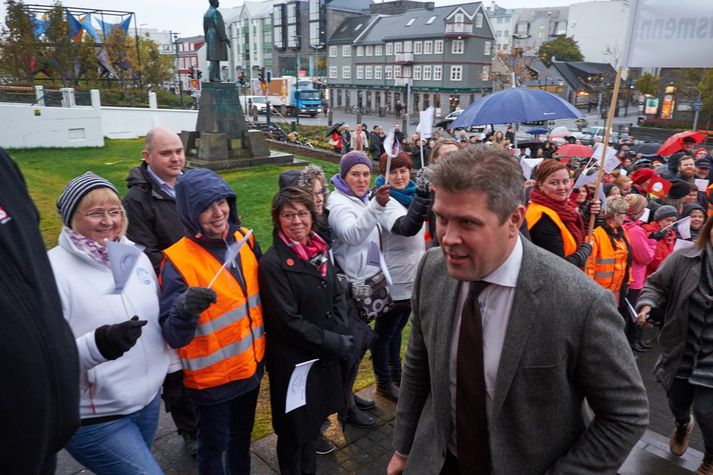 Verkfallsfólk hittist við stjórnarráðið á föstudag.