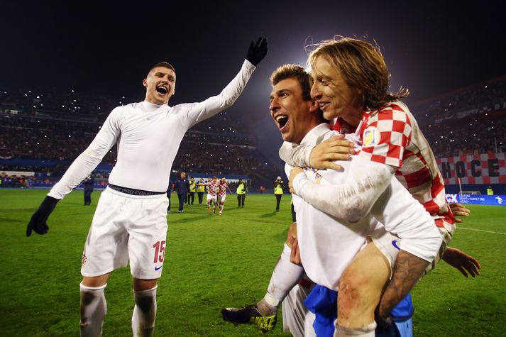 Mandzukic og Luka Modric fagna saman eftir sigur Krróata á Íslendingum í umspili HM 2014. Mandzukic skoraði í þeim leik.