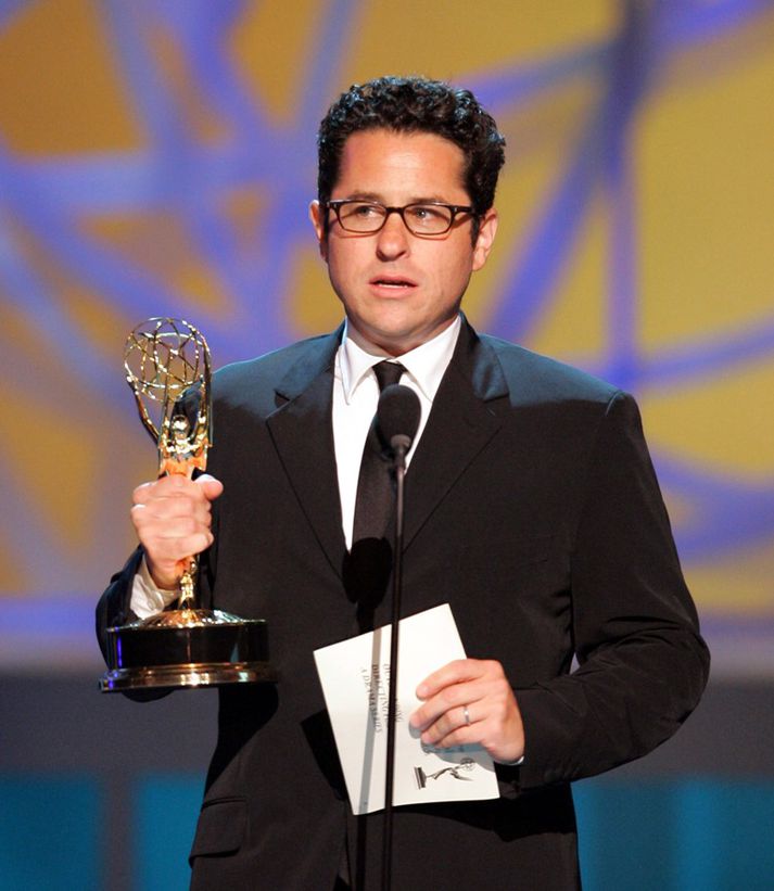 Abrams tekur við Emmy-verðlaunum fyrir sjónvarpsþættina Lost.