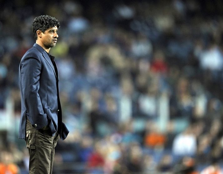 Frank Rijkaard fylgist með sínum mönnum í kvöld.