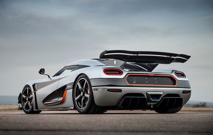 Koenigsegg One:1 er 1.341 hestafla ofurbíll sem setur nú hvert hraðametið á fætur öðru.