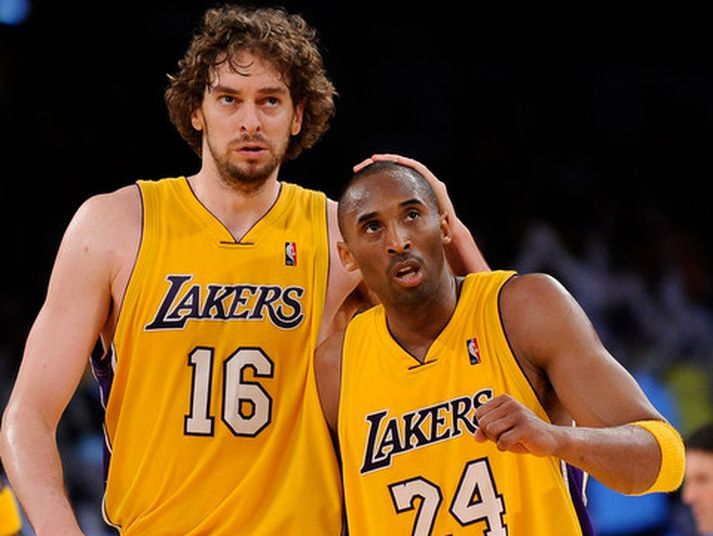 Kobe Bryant og Pau Gasol fagna hér sigri.