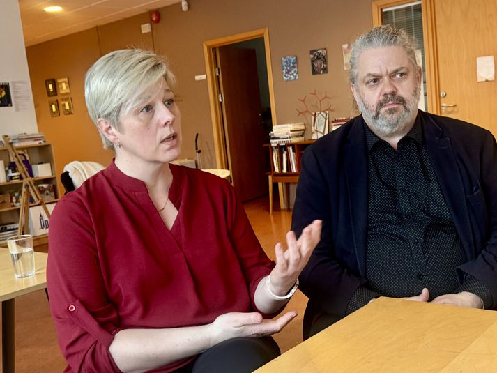 Sigurborg Örvarsdóttir og Ásbjörn Kristinsson eiga ungan son sem hefur komið að lokuðum dyrum í kerfinu. Þau segja að starf Janusar sé einstakt og telja það eina úrræðið á Íslandi sem geti mætt þörfum sonar þeirra.