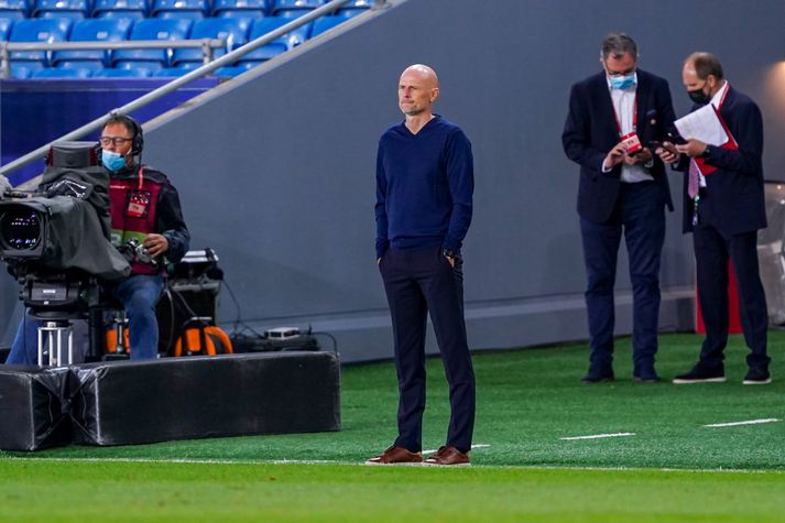 Ståle Solbakken á hliðarlínunni er Noregur gerði 1-1 jafntefli við Holland.