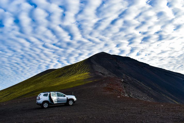 Dacia Duster eru vinsælir bílaleigubílar hér á landi. Ekki fylgir úrskurðinum hvort um slíka bifreið hafi verið að ræða í þessu tilfelli. 