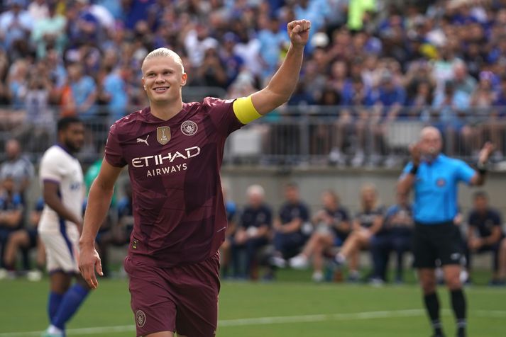 Erling Haaland fagnar einu marka sinna fyrir Manchester City í kvöld en Norðmaðurinn var með fyrirliðaband City í leiknum.