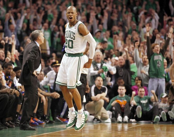 Ray Allen fagnar sigrinum í nótt.