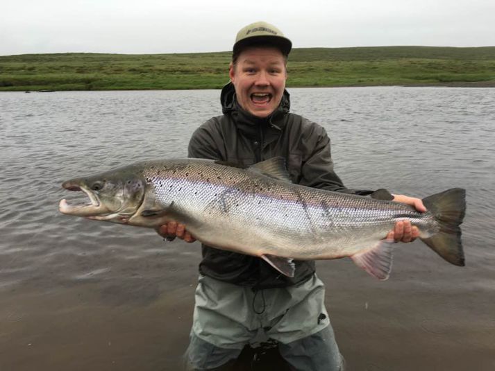 Björn Halldór með Maríulaxinn sinn úr Víðidalsá.