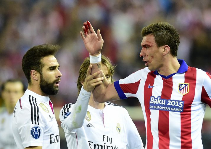 Mario Mandzukic fékk högg í andlitið eftir baráttu við Sergio Ramos en ekkert var dæmt.