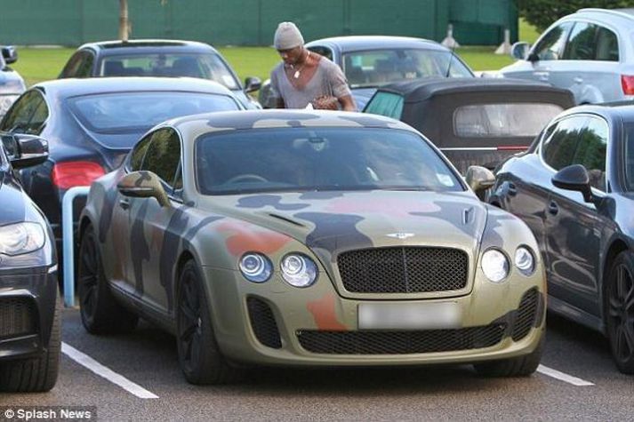 Bentley bíll Ballotelli í felulitum hefur valdið mörgum velgju.