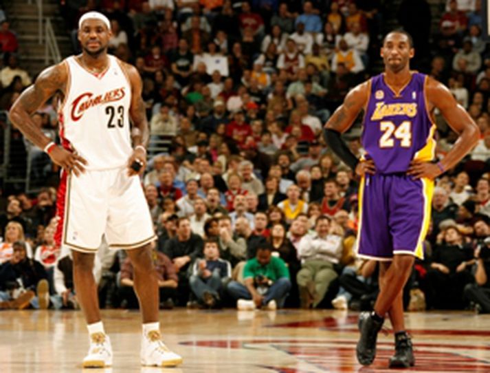 LeBron James og Kobe Bryant háðu skemmtilegt einvígi í nótt