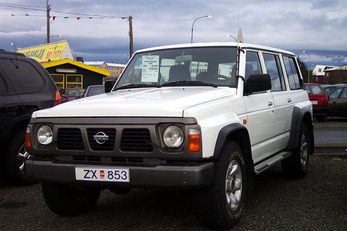 Nissan patrol Maðurinn stal tveimur Patrol-jeppum og notaði númer af þeim þriðja til að geta verið á einum.