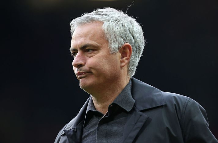 Jose Mourinho skrifaði undir framlengingu á samningi sínum við United í byrjun þessa árs