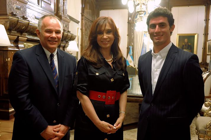 Peter Windsor, forseti Argentínu Cristina Fernandez de Kirchnerog Jose Maria Lopez á kynningu kappans.