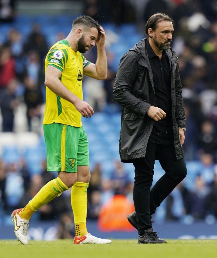 Daniel Farke þjálfari Norwich ásamt fyrirliða liðsins, Grant Hanley.