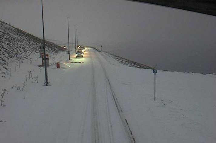 Nokkur bílaröð myndaðist vegna lokunarinnar Ólafsfjarðarmegin.