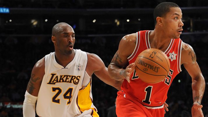 Derrick Rose fer hér framhjá Kobe Bryant.