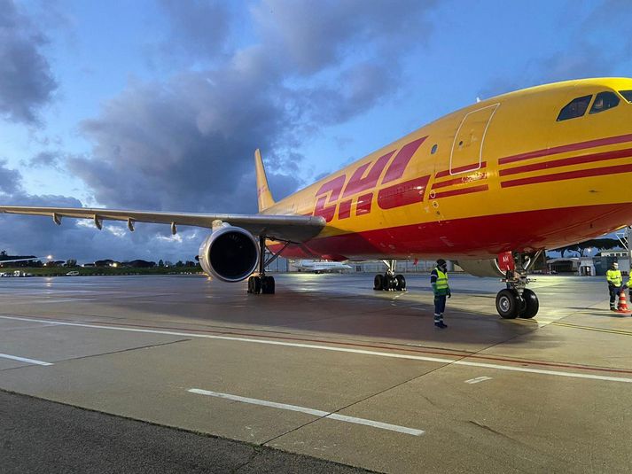 Talið er að kviknað hafi í sprengjunum á jörðu niðri vegna tafa á flugferð.