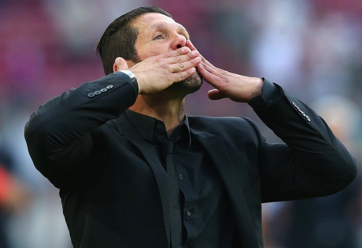 Diego Simeone sendir stuðningsmönnum Atlético fingurkoss á Nývangi um síðustu helgi.