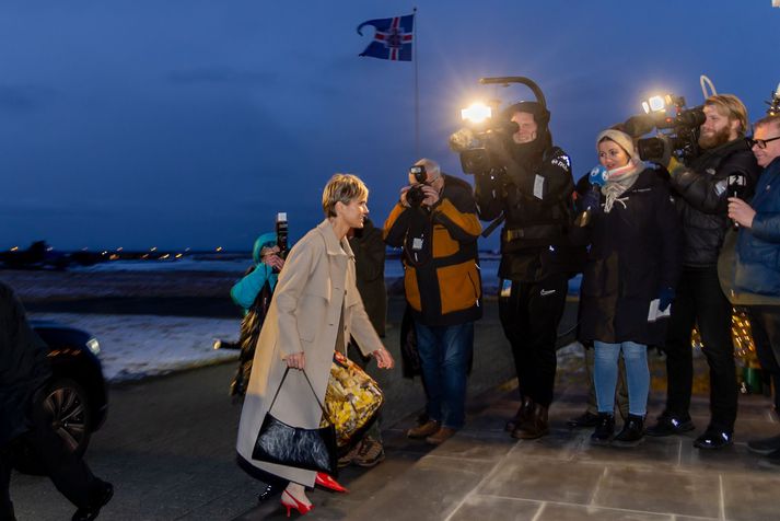 Kristrún Frostadóttir forsætisráðherra mætir til Bessastaða í dag. Hún mun á morgun taka við lyklavöldum í forsætisráðuneytinu.