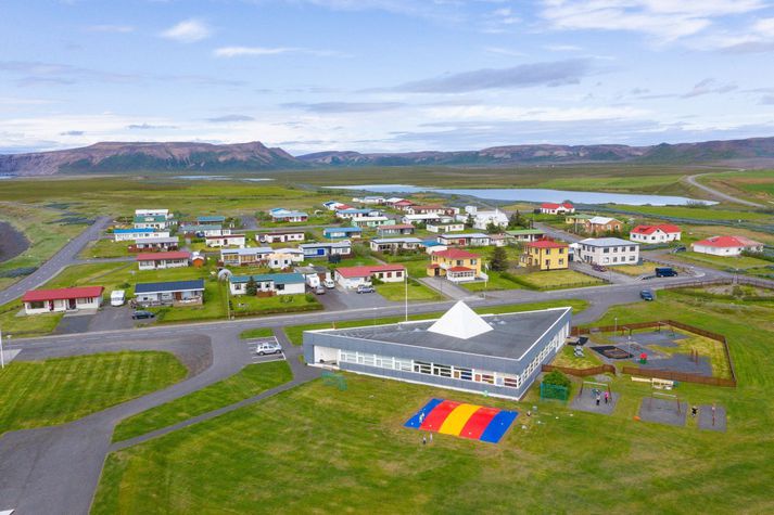 Ríkið vill fjölga óstaðbundnum störfum til þess að styrkja landsbyggðina. Þau gera fólki kleift að starfa fyrir ríkisstofnanir sem eru flestar á höfuðborgarsvæðinu en búa allt annars staðar, til dæmis á Kópaskeri.