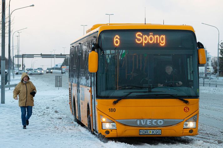 Miði í strætó mun hækka um heilar tuttugu krónur.