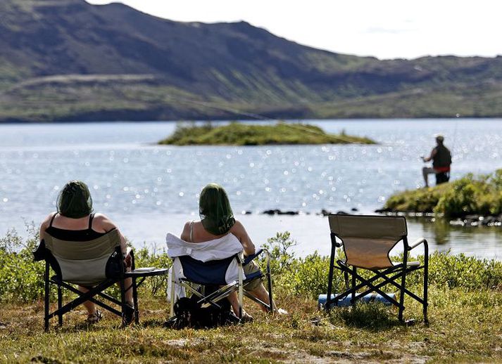 Kyrrðin í friðlandinu á Þingvöllum hefur verið rofin með deilum um veiðirétt og veiðireglur við vatnið.