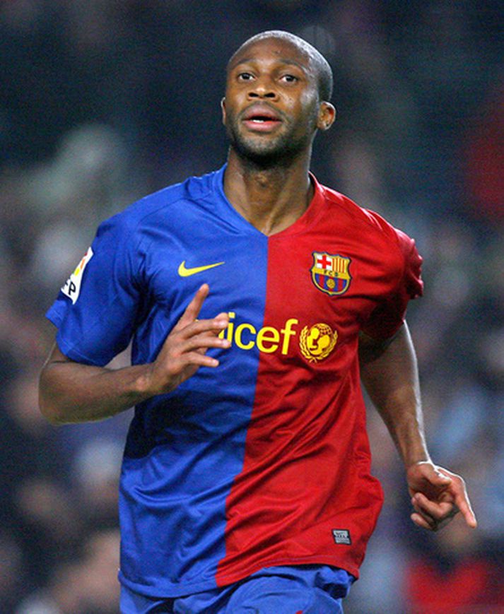 Seydou Keita í leik með Barcelona.