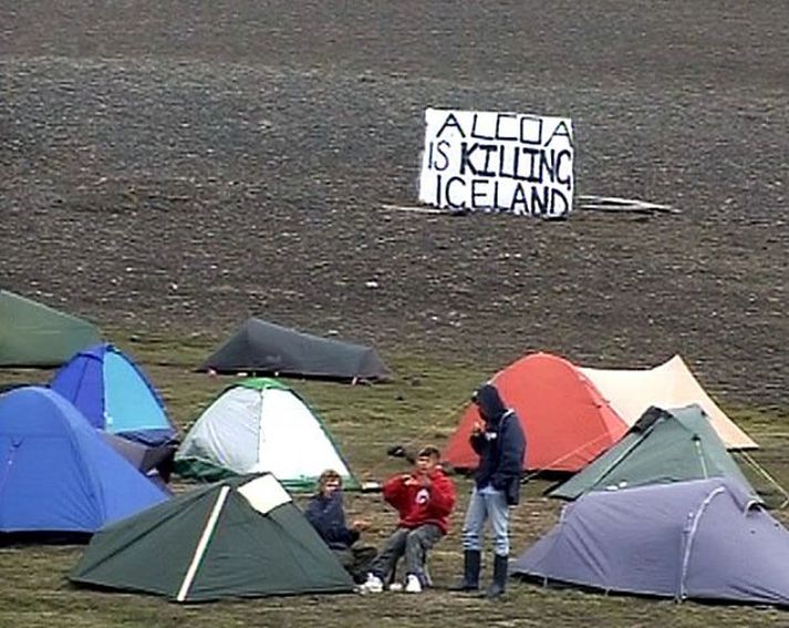 Íslandsvinir. Tjaldbúðir. Snæfell. Mótmælendur.