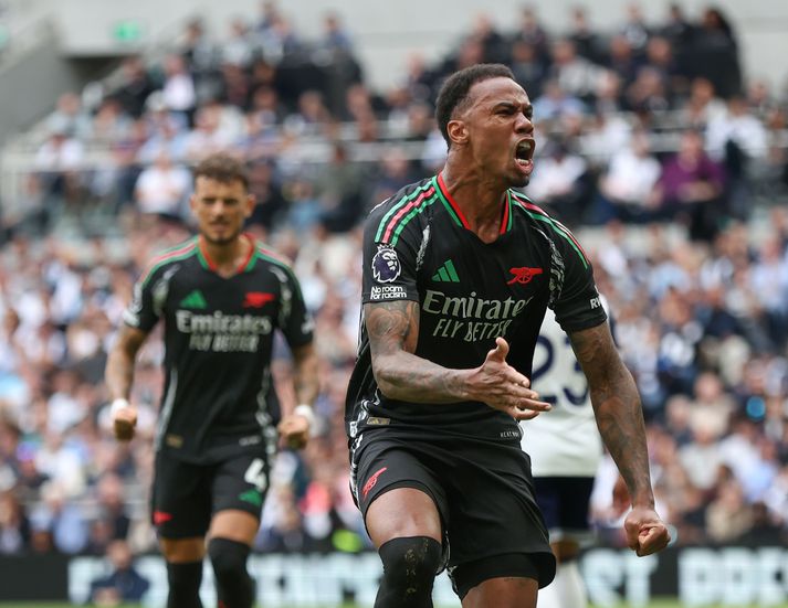 Gabriel fagnar marki sínu gegn Tottenham.