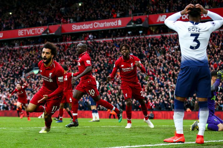 Mohamed Salah fagnar sigurmarkinu á Anfield í gær.