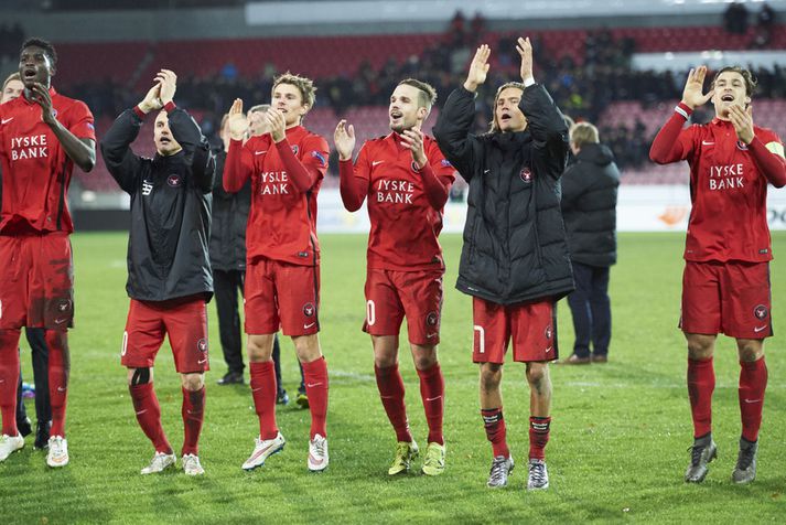 Strákarnir í Midtjylland fagna sæti í 32 liða úrslitum Evrópudeildarinnar.