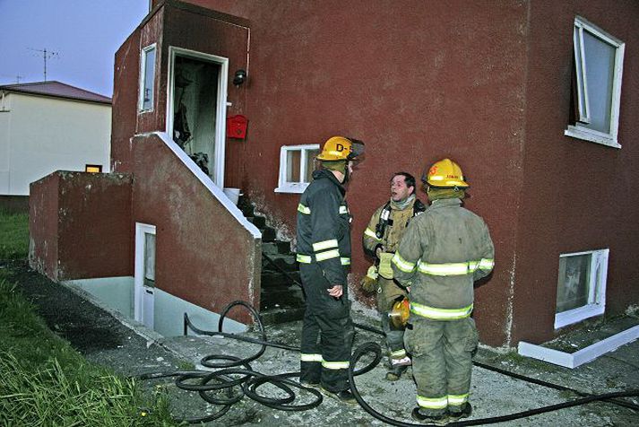 björgunarstarf Slökkviliðsmenn Brunavarna Suðurnesja áttu ekki í miklum vandræðum með að ráða niðurlögum eldsins.