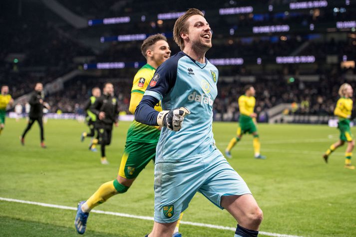 Tim Krul var hetja Norwich City í bikarsigrinum á Tottenham í gærkvöldi.