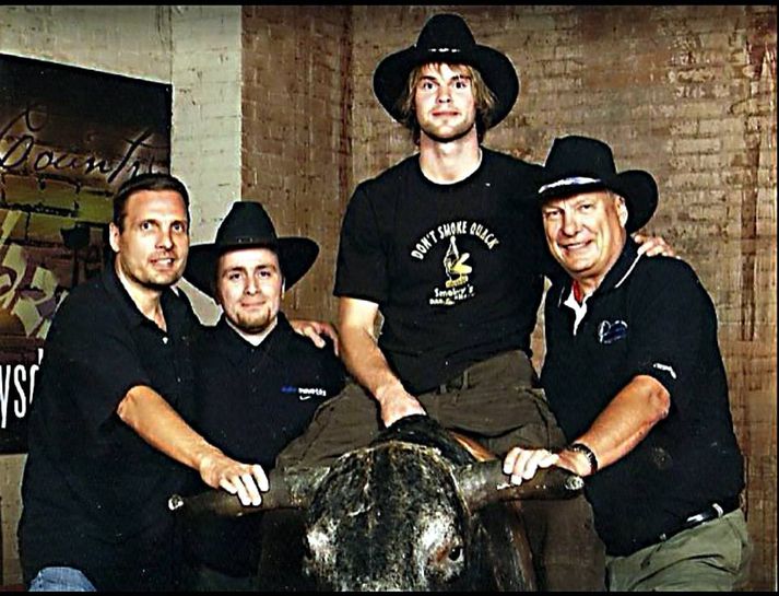 Frá vinstri: Donnie Nelson, Benedikt Guðmundsson, Jón Arnór Stefánsson og Don Nelson, þjálfari Dallas Mavericks, á góðri stundu í Dallas í október 2003.