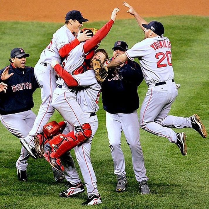 Leikmenn Red Sox fagna sigrinum.