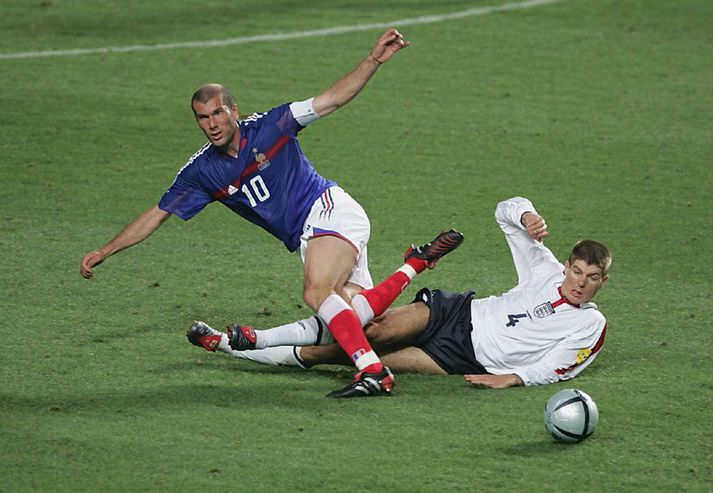 Zidane og Gerrard í landsleik Frakklands og Englands.