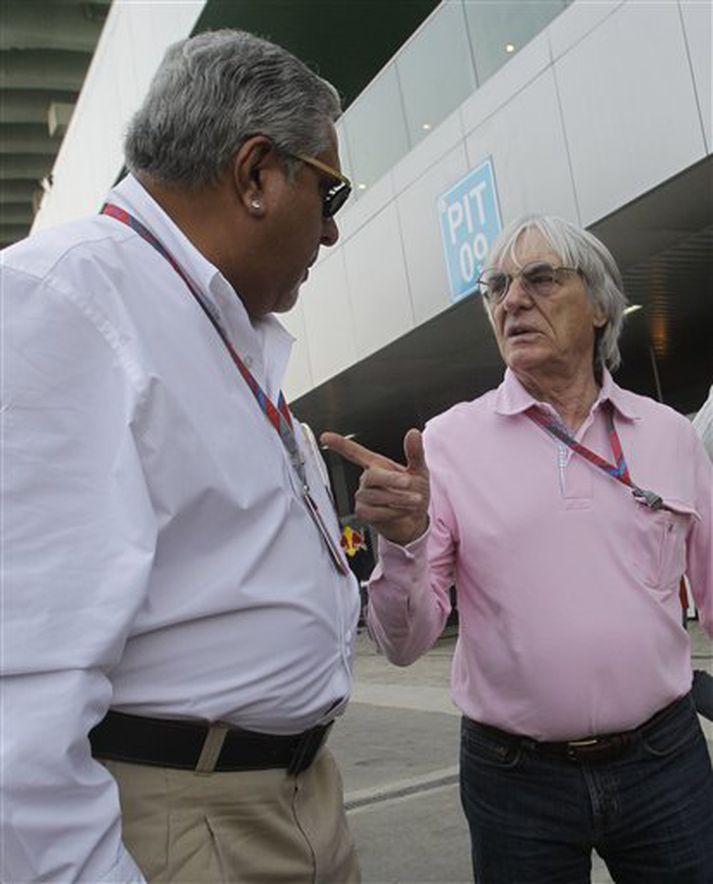 Vijay Mallay og Bernie Ecclestone á mótssvæðinu nýja í Indlandi í dag.