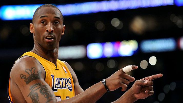 Kobe Bryant leikmaður LA Lakers er í miklu stuði þessa dagana en hann skoraði 40 stig í 90-87 sigri liðsins í framlengdum leik gegn Utah.