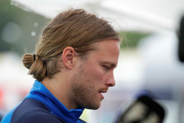 Birkir Bjarnason er fastur á Ítalíu og staðan erfið.